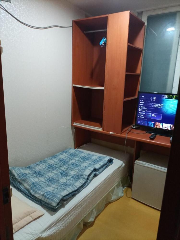 Mokhwatel Hostel Busan Exterior photo
