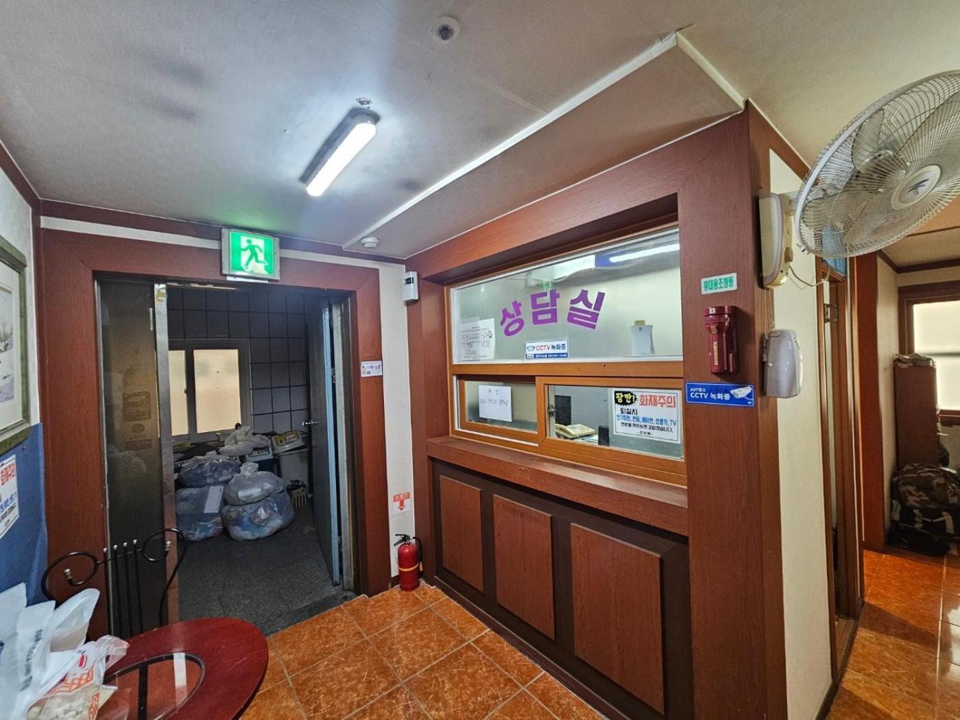 Mokhwatel Hostel Busan Exterior photo